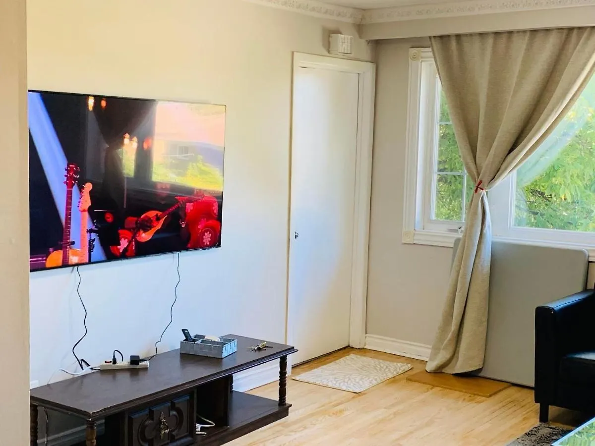 Full Privacy House With Free Parkings Apartment Toronto Canada