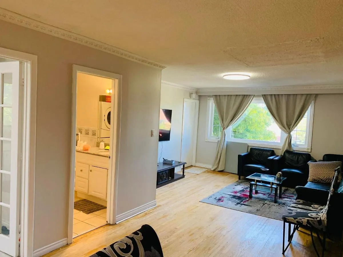 Full Privacy House With Free Parkings Apartment Toronto Canada