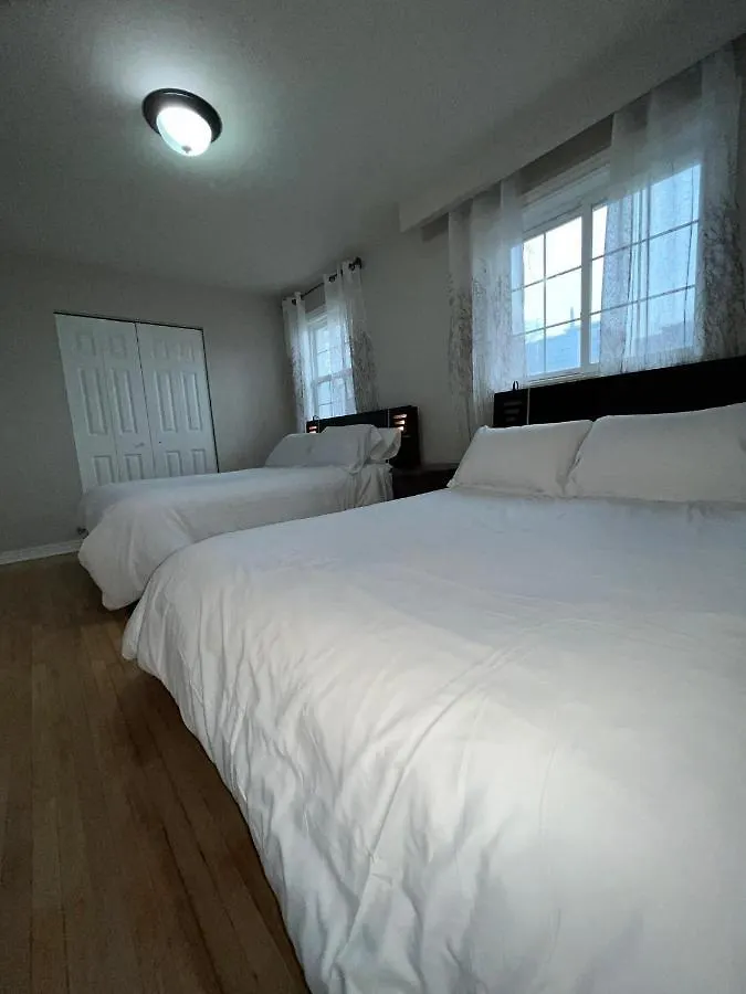 Full Privacy House With Free Parkings Apartment Toronto
