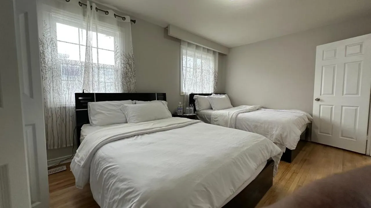 Full Privacy House With Free Parkings Apartment Toronto