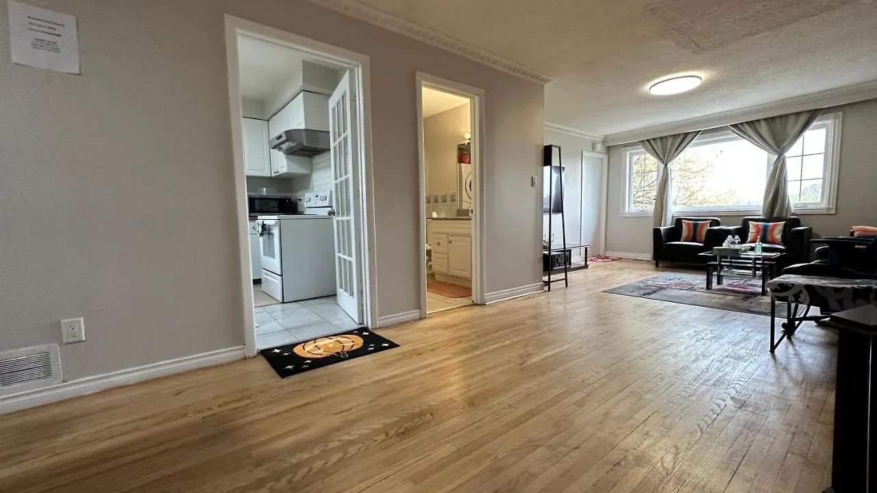 Full Privacy House With Free Parkings Apartment Toronto Canada